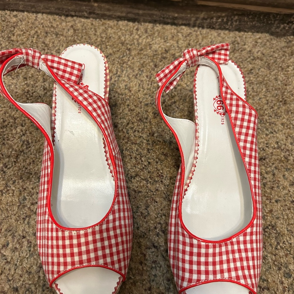 Route 66 Red and White Wedges with Gingham Pattern